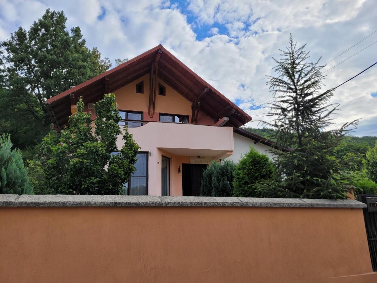 Madas Barbatesti Exteriér fotografie
